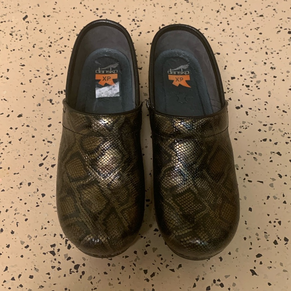 DANSKO XP . Clogs.  Size 39. Snake Print. Excellent condition